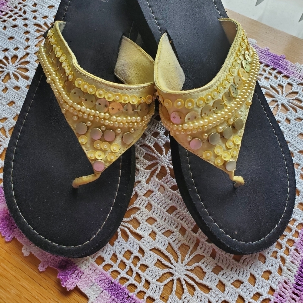 Cato Thong Sandals - Picture 12 of 16